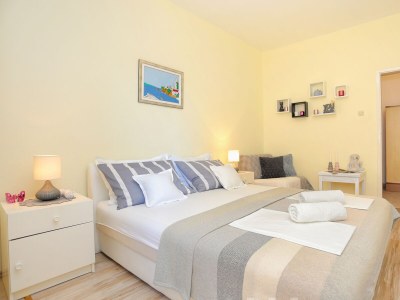 Apartment Three bedroom apartment with terrace and sea view Pisak, Omiš A-18141-b - Outdoor photo 25