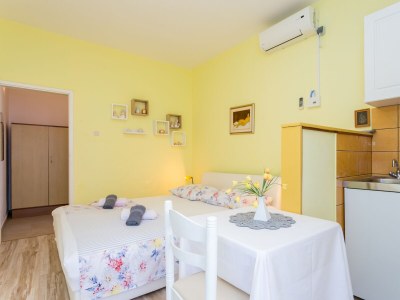 Apartment Three bedroom apartment with terrace and sea view Pisak, Omiš A-18141-b - Outdoor photo 26