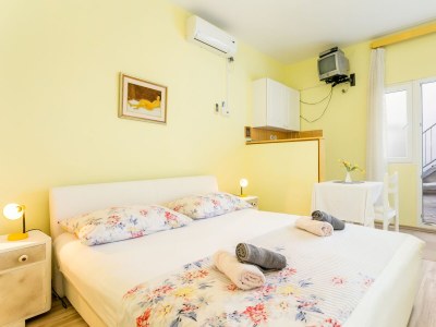 Apartment Three bedroom apartment with terrace and sea view Pisak, Omiš A-18141-b - Outdoor photo 27