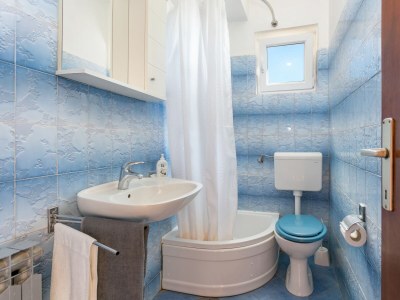 Apartment Two bedroom apartment with balcony and sea view Pisak, Omiš A-18141-c - Outdoor photo 24