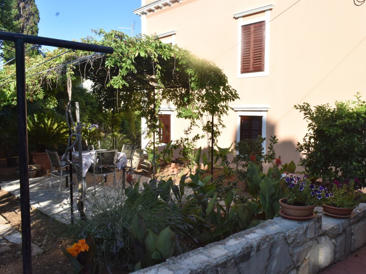 Apartment Two bedroom apartment with terrace and sea view Mali Lošinj, Lošinj A-20783-b