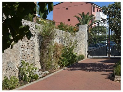 Apartment Two bedroom apartment with terrace and sea view Mali Lošinj, Lošinj A-20783-b - Outdoor photo 12