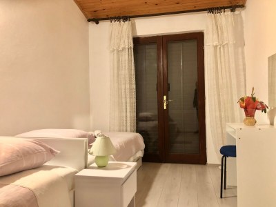 Apartment Two bedroom apartment with balcony and sea view Mrljane, Pašman A-20850-b - Outdoor photo 12