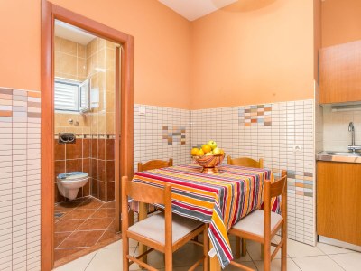 Apartment Two bedroom apartment with balcony and sea view Tučepi, Makarska A-22384-e - Outdoor photo 12