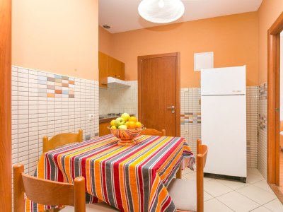 Apartment Two bedroom apartment with balcony and sea view Tučepi, Makarska A-22384-e - Outdoor photo 13