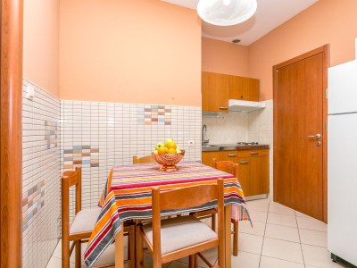 Apartment Two bedroom apartment with balcony and sea view Tučepi, Makarska A-22384-e - Outdoor photo 14