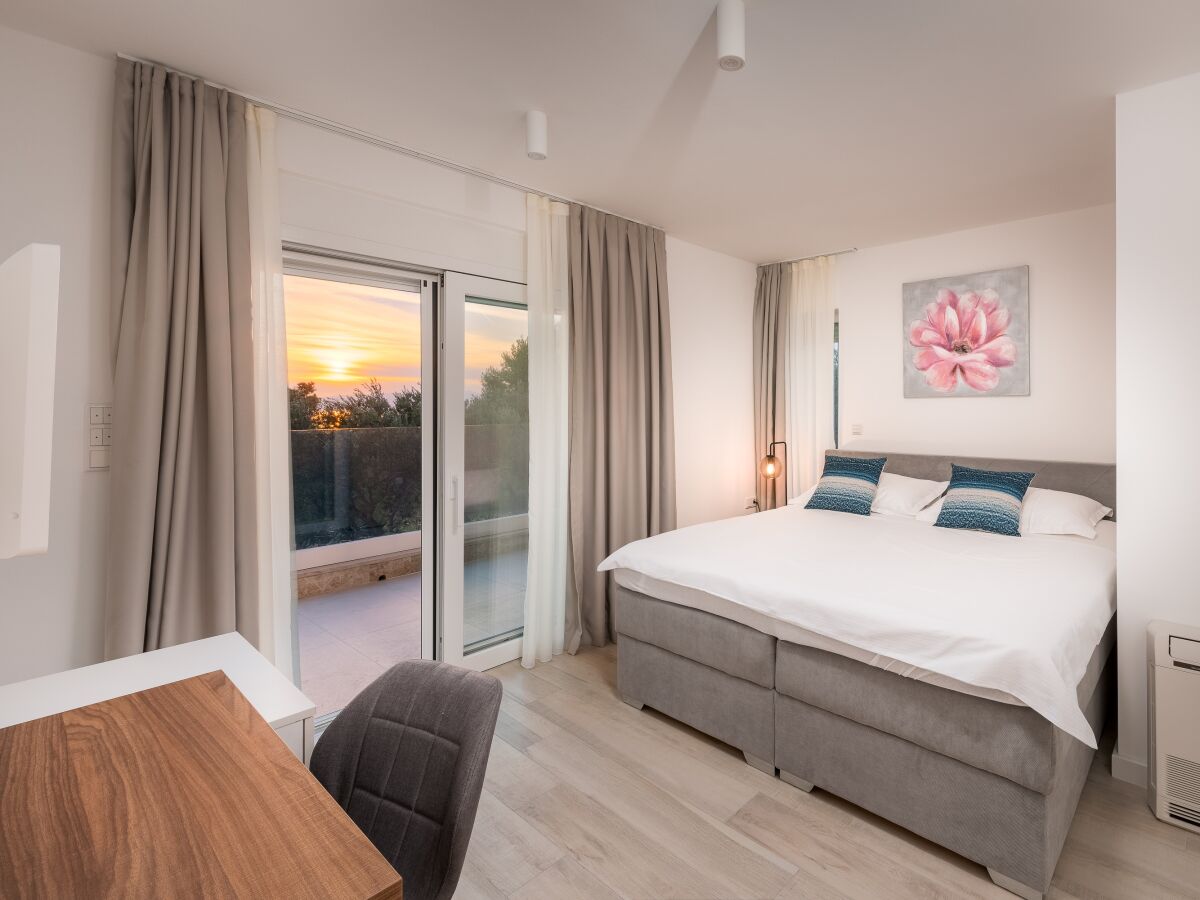 Apartment One bedroom apartment with terrace Promajna, Makarska A-19144-b