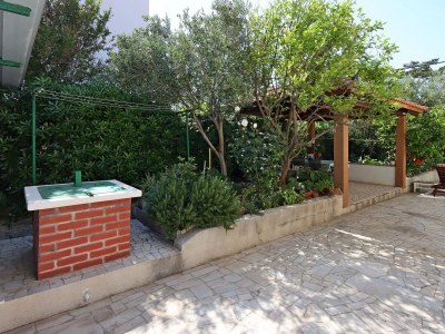 Apartment One bedroom apartment with terrace Banjol, Rab A-19692-b - Outdoor photo 7