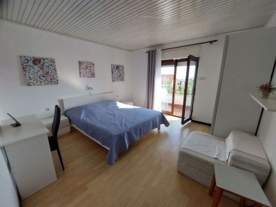 Apartment Two bedroom apartment with balcony and sea view Banjol, Rab A-23468-c - Outdoor photo 8