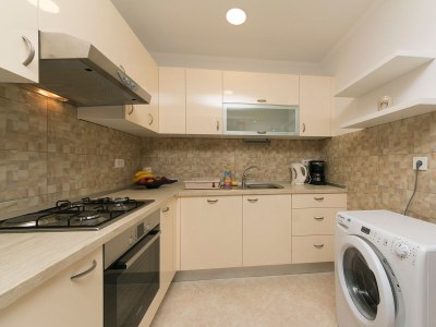 Apartment Three bedroom apartment with terrace and sea view Brela, Makarska A-20778-b - Outdoor photo 9