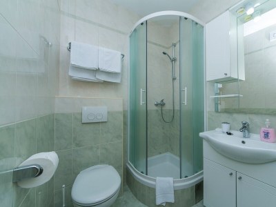 Apartment Three bedroom apartment with terrace and sea view Brela, Makarska A-20778-b - Outdoor photo 21