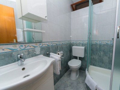 Apartment Three bedroom apartment with terrace and sea view Brela, Makarska A-20778-b - Outdoor photo 25