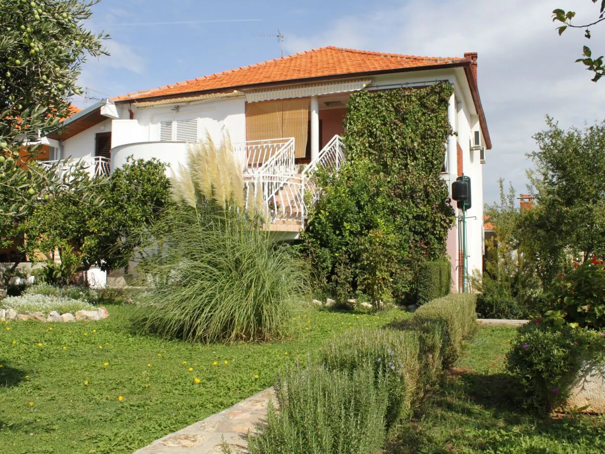 Apartment Two bedroom apartment near beach Neviđane, Pašman A-325-b