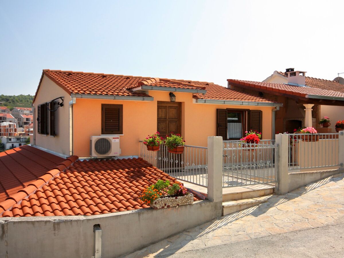 Apartment Two bedroom apartment with terrace and sea view Sutivan, Brač A-745-a - Outdoor photo 2