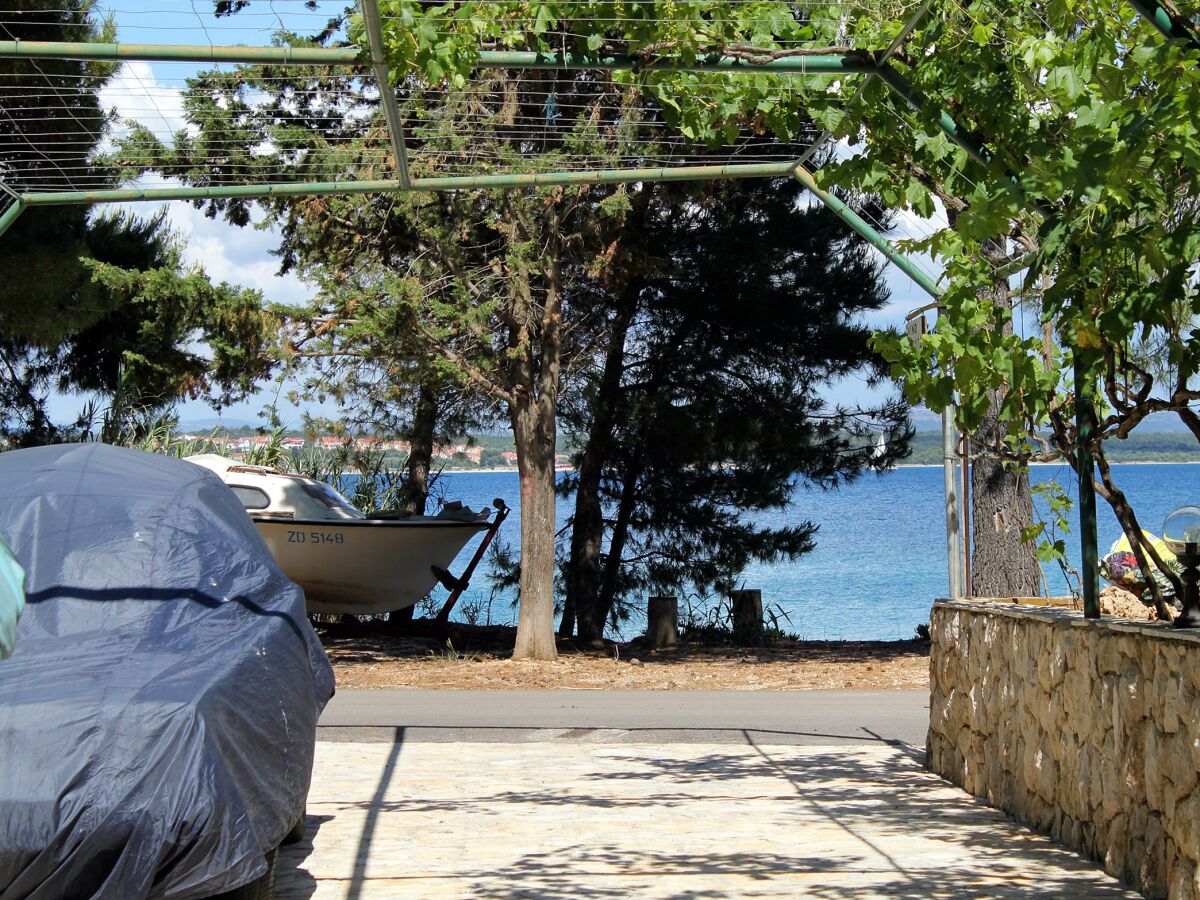 Apartment One bedroom apartment near beach Tkon, Pašman A-698-c