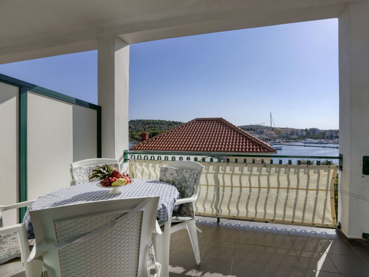 Apartment Two bedroom apartment near beach Jezera, Murter A-796-c