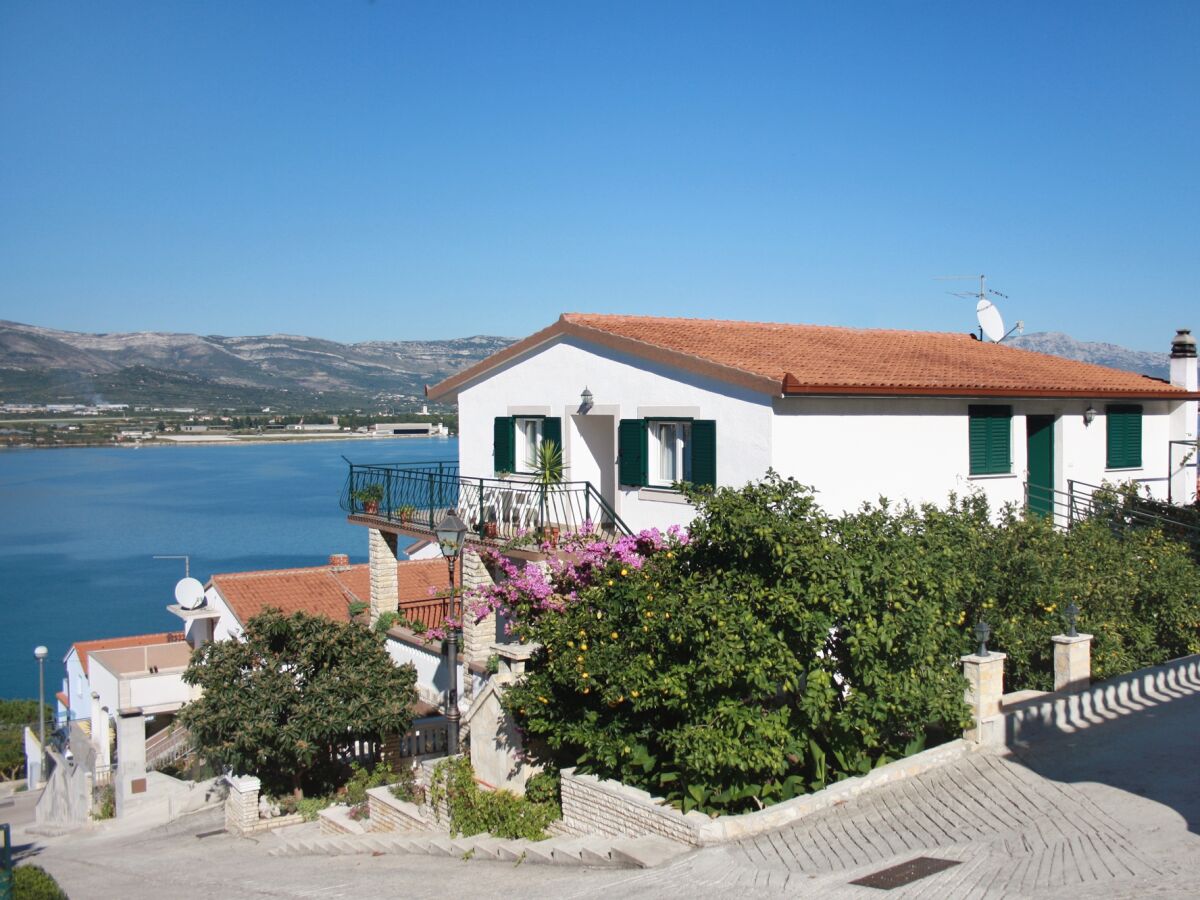 Apartment Two bedroom apartment with balcony and sea view Mastrinka, Čiovo A-2049-d