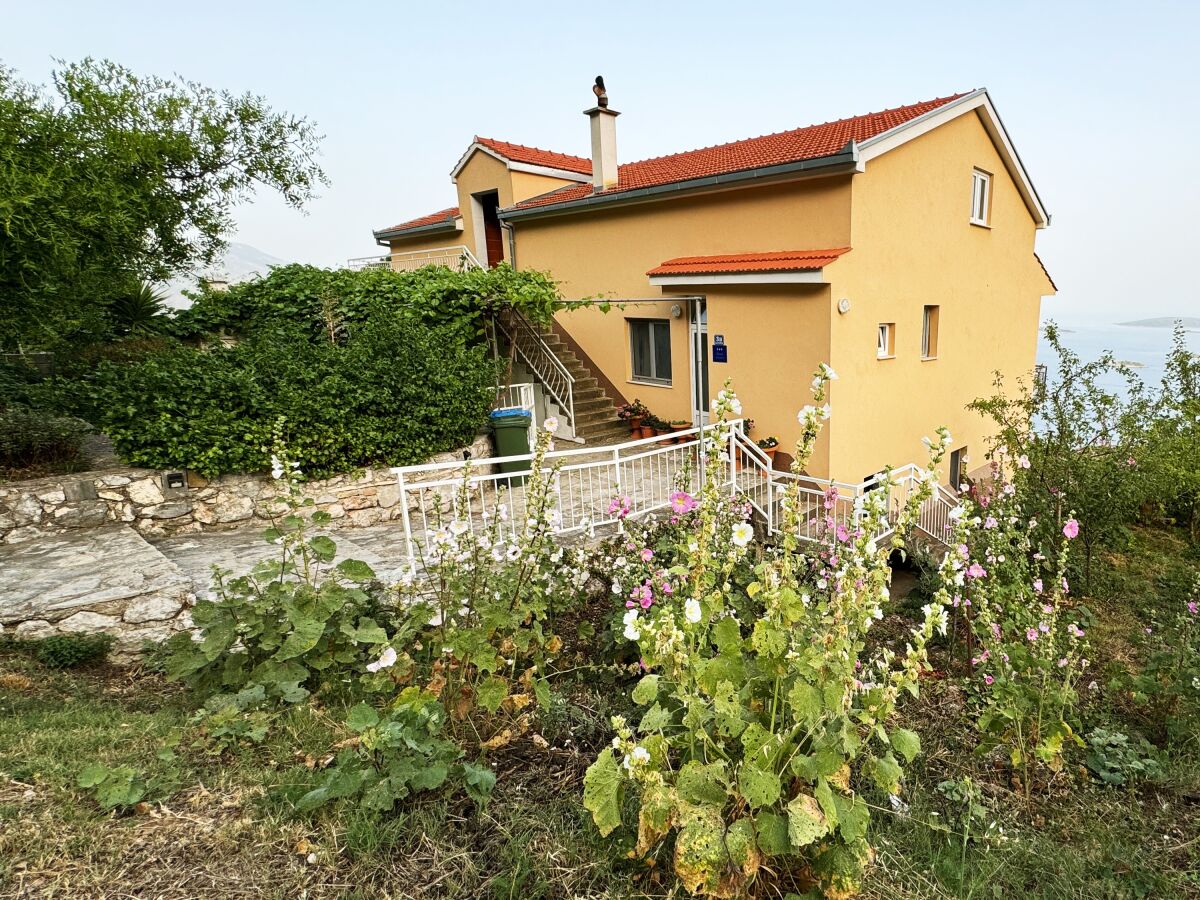 Apartment Two bedroom apartment with terrace and sea view Orebić, Pelješac A-16326-a