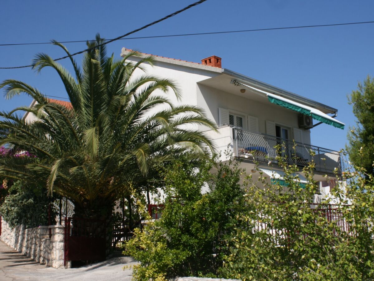 Apartment Two bedroom apartment near beach Slatine, Čiovo A-6888-a - Outdoor photo 2