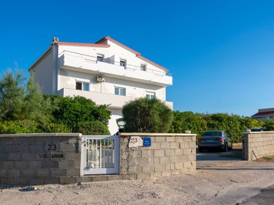 Apartment Two bedroom apartment with balcony and sea view Ražanac, Zadar A-6919-a - Outdoor photo 7