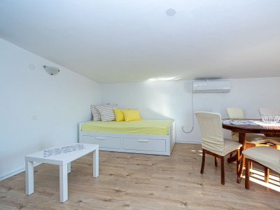 Apartment Two bedroom apartment with balcony and sea view Ražanac, Zadar A-6919-a - Outdoor photo 19