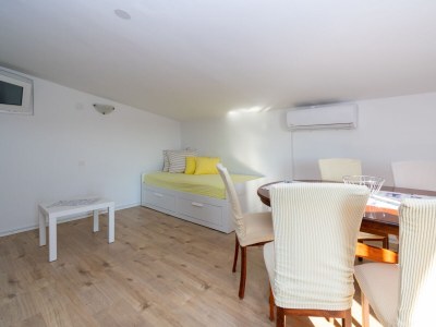 Apartment Two bedroom apartment with balcony and sea view Ražanac, Zadar A-6919-a - Outdoor photo 22