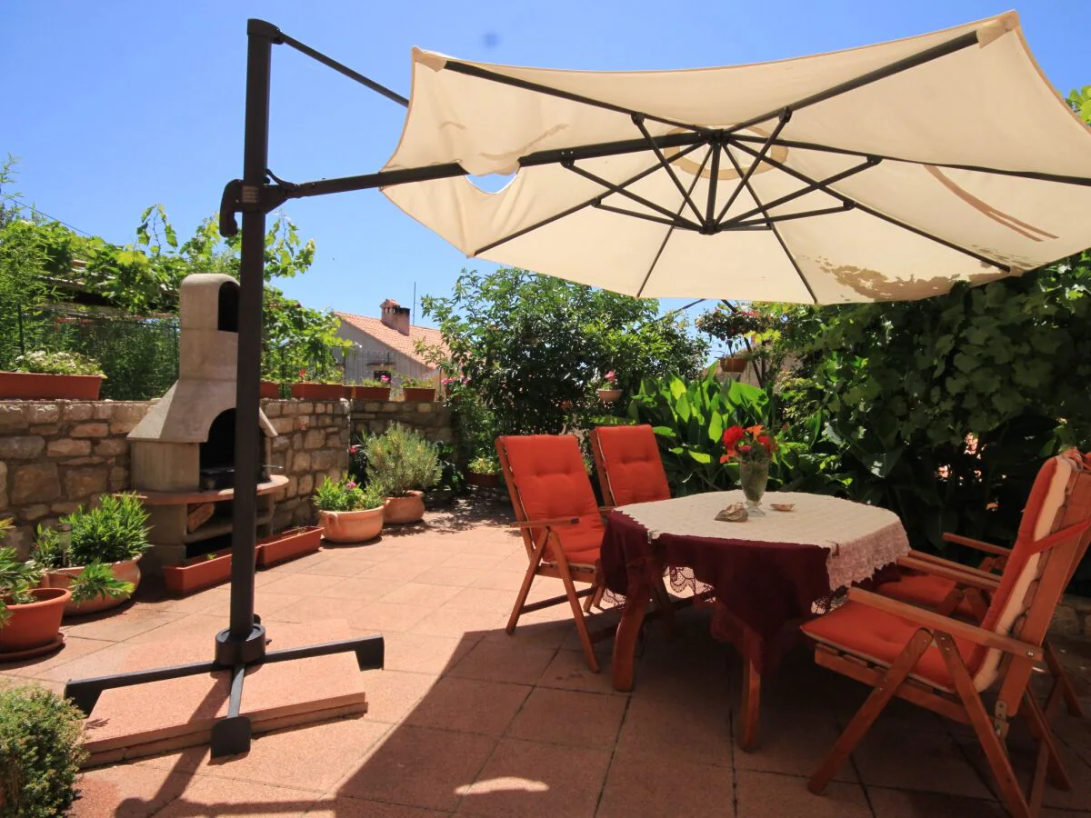 Apartment Two bedroom apartment with terrace Ćunski, Lošinj A-8010-a