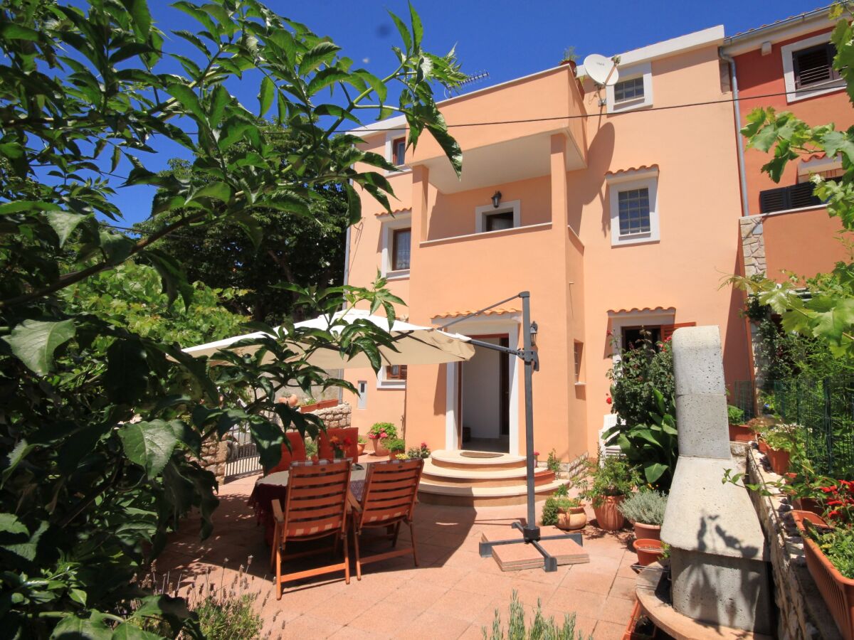 Apartment Two bedroom apartment with terrace Ćunski, Lošinj A-8010-a - Outdoor photo 3