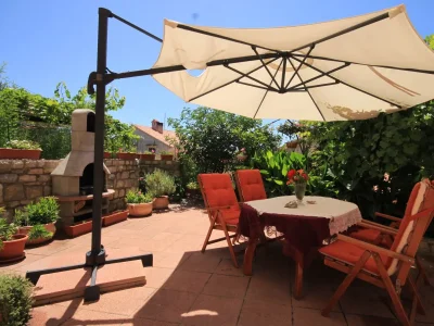 Apartment Two bedroom apartment with terrace Ćunski, Lošinj A-8010-a in Ćunski - Apartment