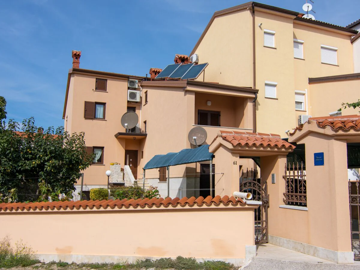 Apartment Two bedroom apartment with terrace Štinjan, Pula A-7368-a