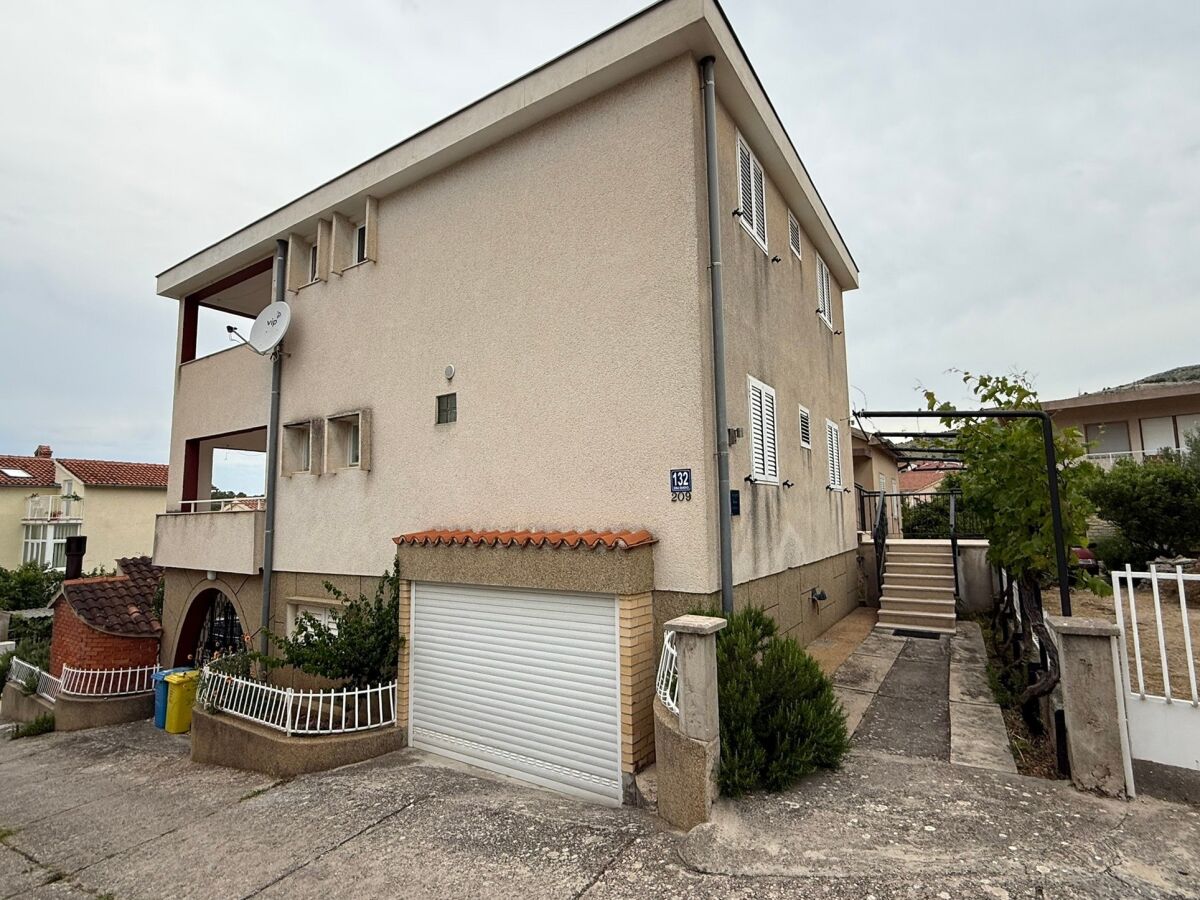 Apartment Two bedroom apartment with terrace and sea view Grebaštica, Šibenik A-24533-a - Outdoor photo 2