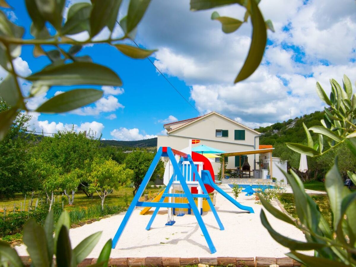 Holiday house Comfortable and spacious house with terrace and sea view Plano, Trogir K-21403 - Outdoor photo 4