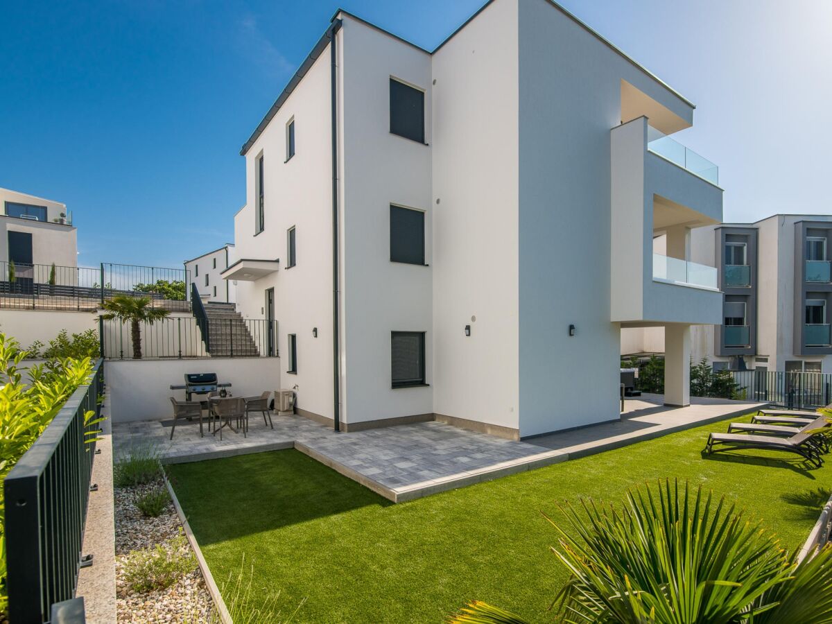 Apartment Two bedroom apartment with terrace Njivice, Krk A-21493-a