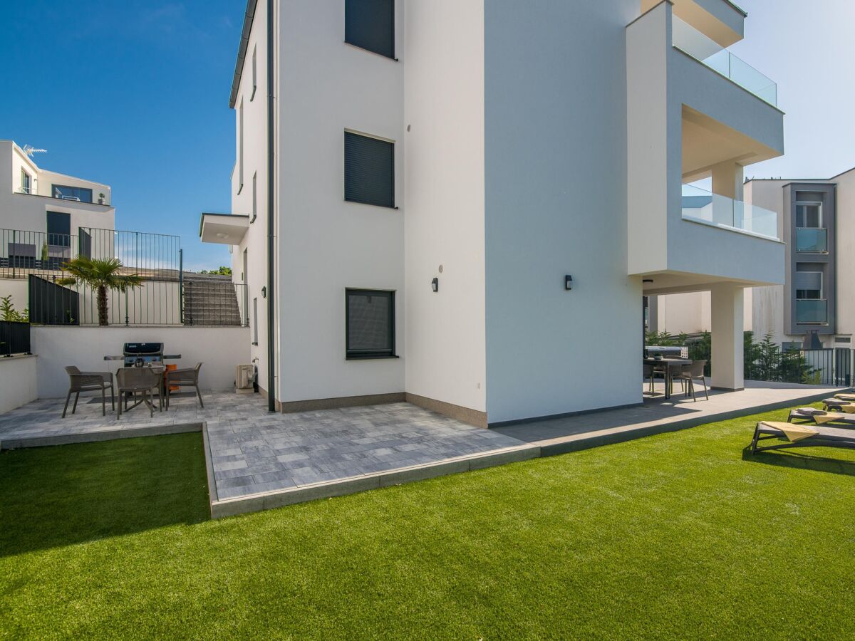 Apartment Two bedroom apartment with terrace Njivice, Krk A-21493-a - Outdoor photo 2