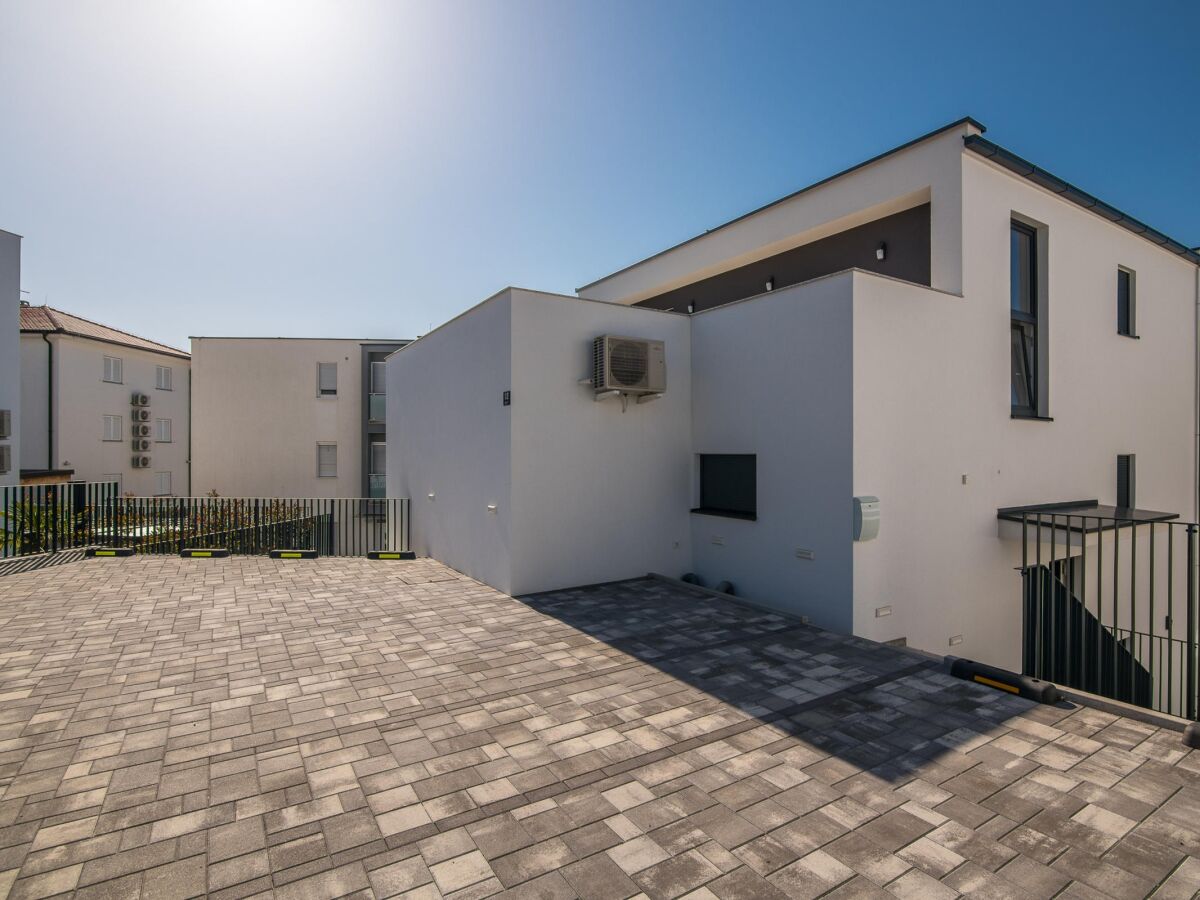 Apartment Two bedroom apartment with terrace Njivice, Krk A-21493-a - Outdoor photo 4