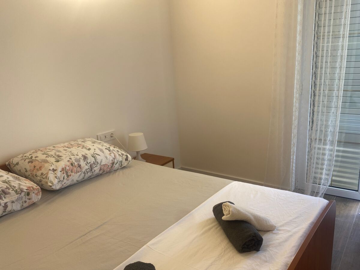 Apartment Two bedroom apartment with balcony Lopar, Rab A-24597-d