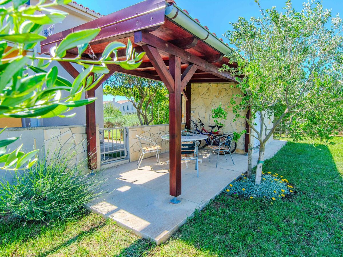 Apartment Two bedroom apartment with terrace Privlaka, Zadar A-24611-a - Outdoor photo 5