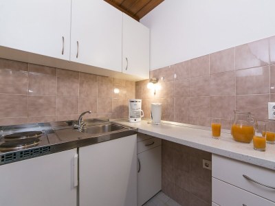 Apartment Two bedroom apartment with balcony and sea view Brela, Makarska A-2717-a - Outdoor photo 13