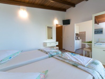 Apartment Two bedroom apartment with balcony and sea view Brela, Makarska A-2717-c - Outdoor photo 20