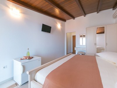 Holiday room with balcony and sea view Brela, Makarska S-2717-a - Outdoor photo 10