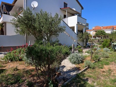 Apartment Two bedroom apartment with terrace and sea view Barbat, Rab A-14247-a - Outdoor photo 8