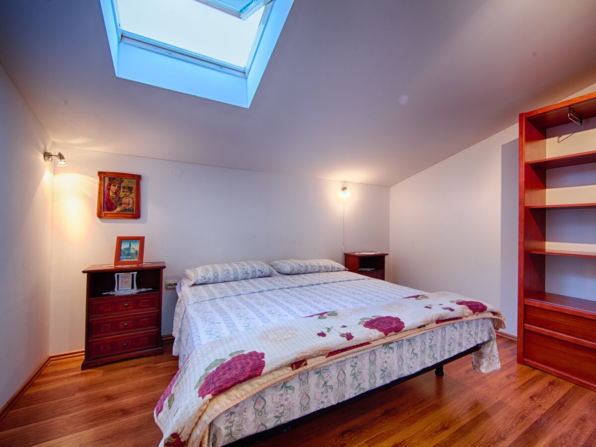 Apartment One bedroom apartment with air-conditioning Komiža, Vis A-2450-b