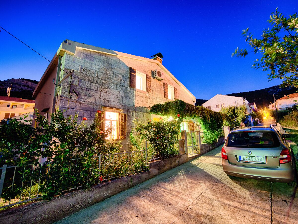 Apartment One bedroom apartment with air-conditioning Komiža, Vis A-2450-b - Outdoor photo 3