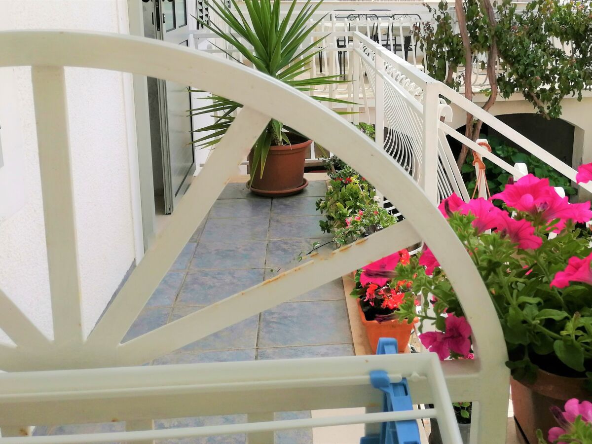 Apartment Studio flat with balcony and sea view Vis AS-2476-d