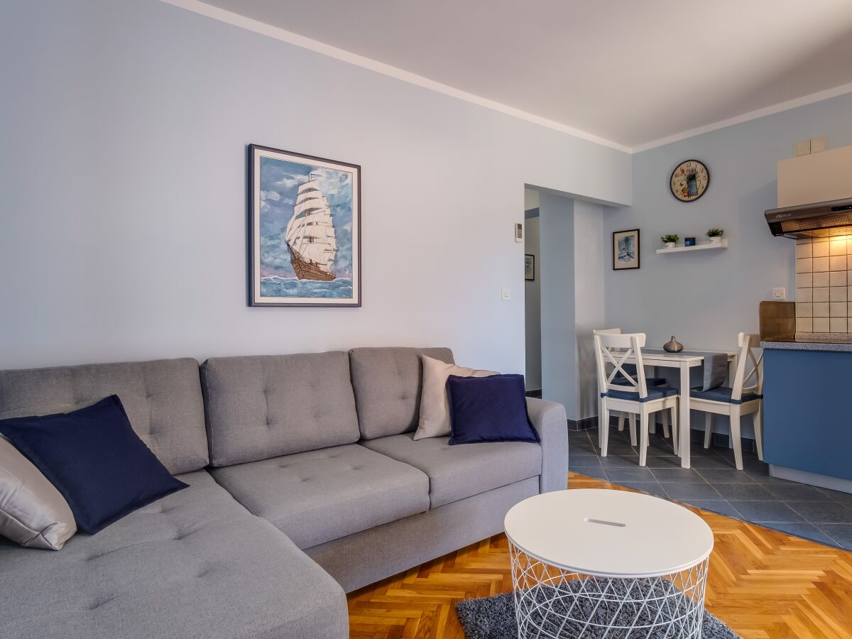 Apartment One bedroom apartment with terrace and sea view Mali Lošinj, Lošinj A-2505-b