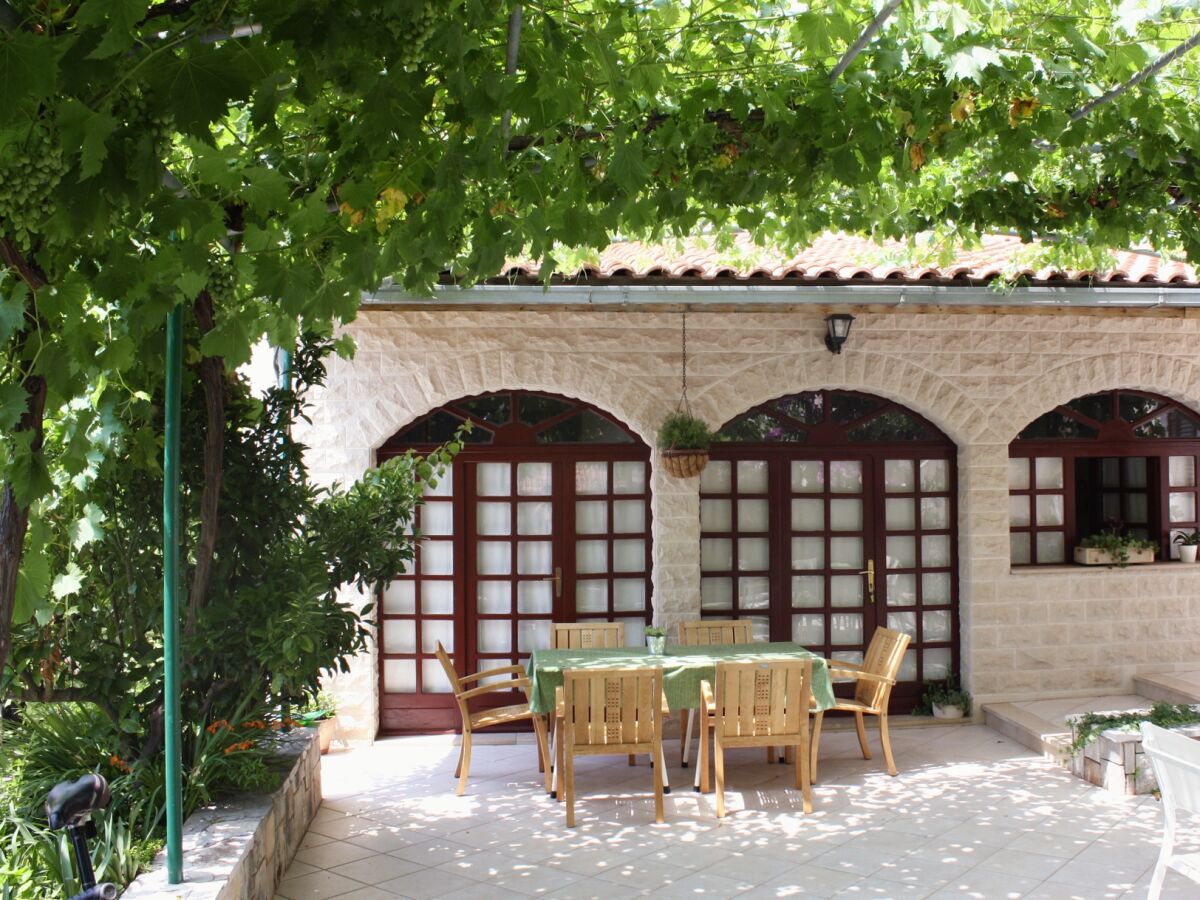 Apartment Two bedroom apartment with terrace Bol, Brač A-2899-b