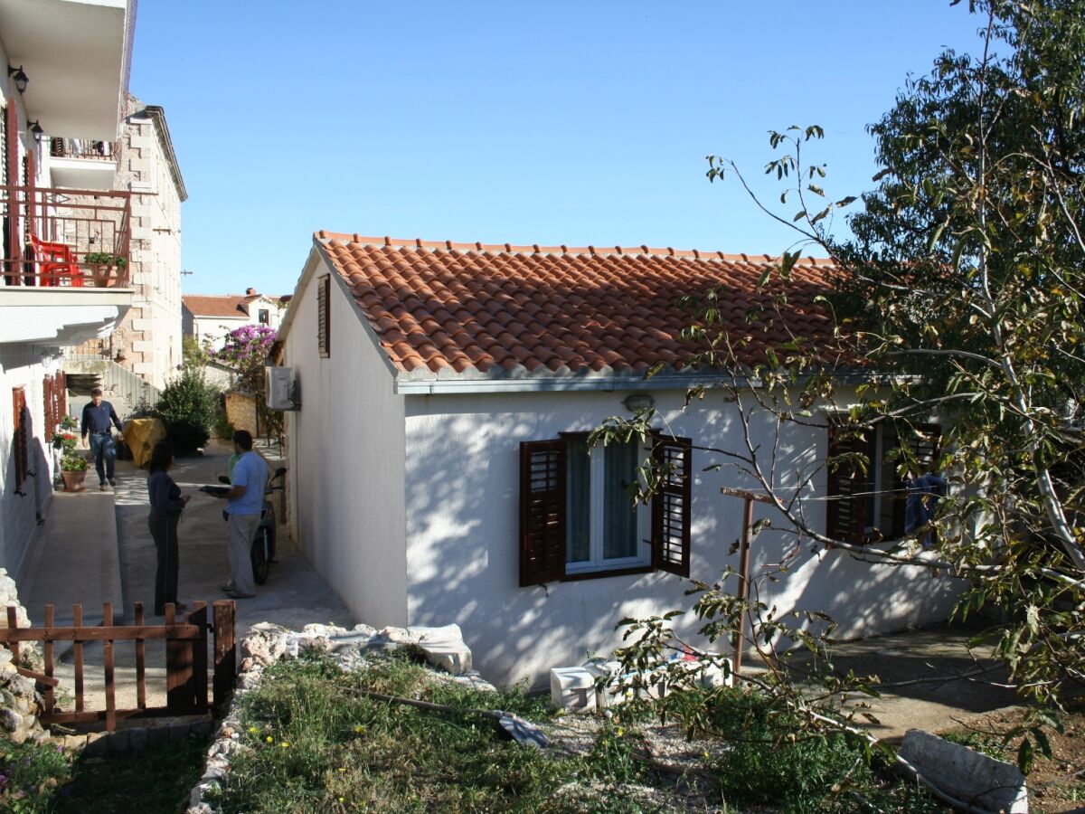 Apartment One bedroom apartment with balcony and sea view Bol, Brač A-2899-d - Outdoor photo 4