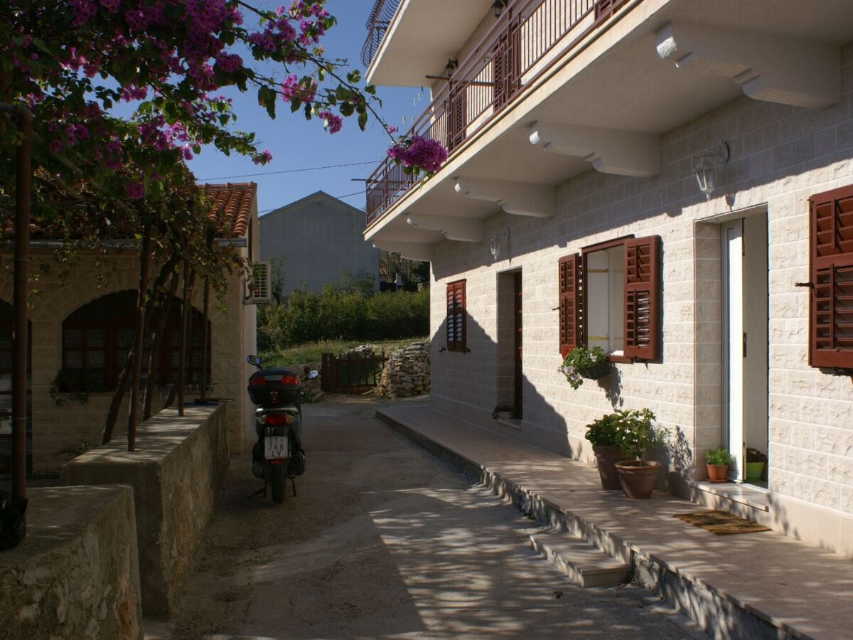 Apartment One bedroom apartment with balcony and sea view Bol, Brač A-2899-d - Outdoor photo 5