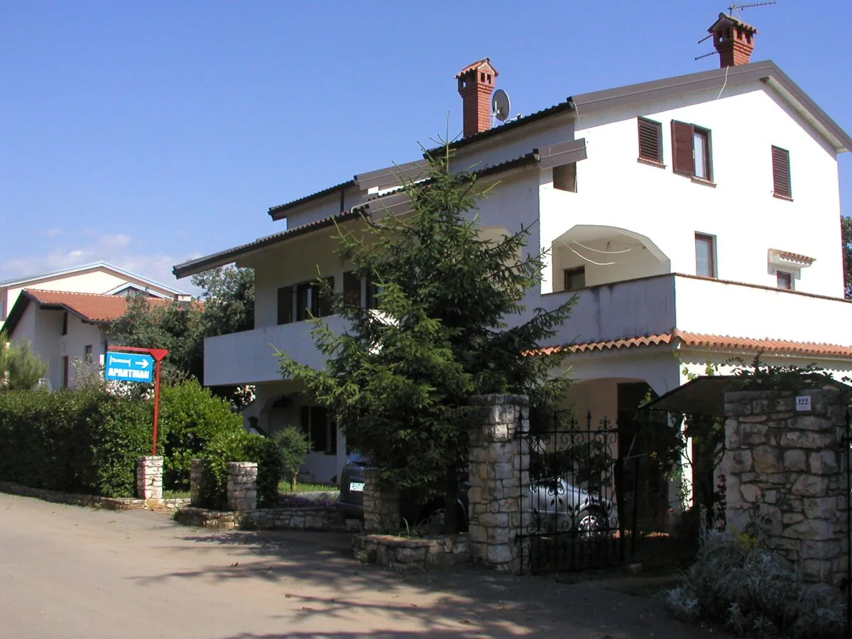 Apartment Two bedroom apartment with terrace and sea view Karigador, Novigrad A-2534-b