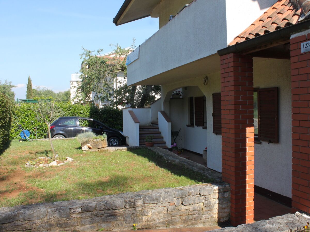 Apartment Two bedroom apartment with terrace and sea view Karigador, Novigrad A-2534-b - Outdoor photo 4